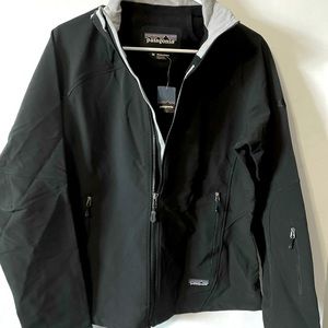 PATAGONIA NWT LADIES SZ MED MUTED BLACK JACKET